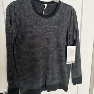 Lululemon Black and Gray Crew Neck Sweater